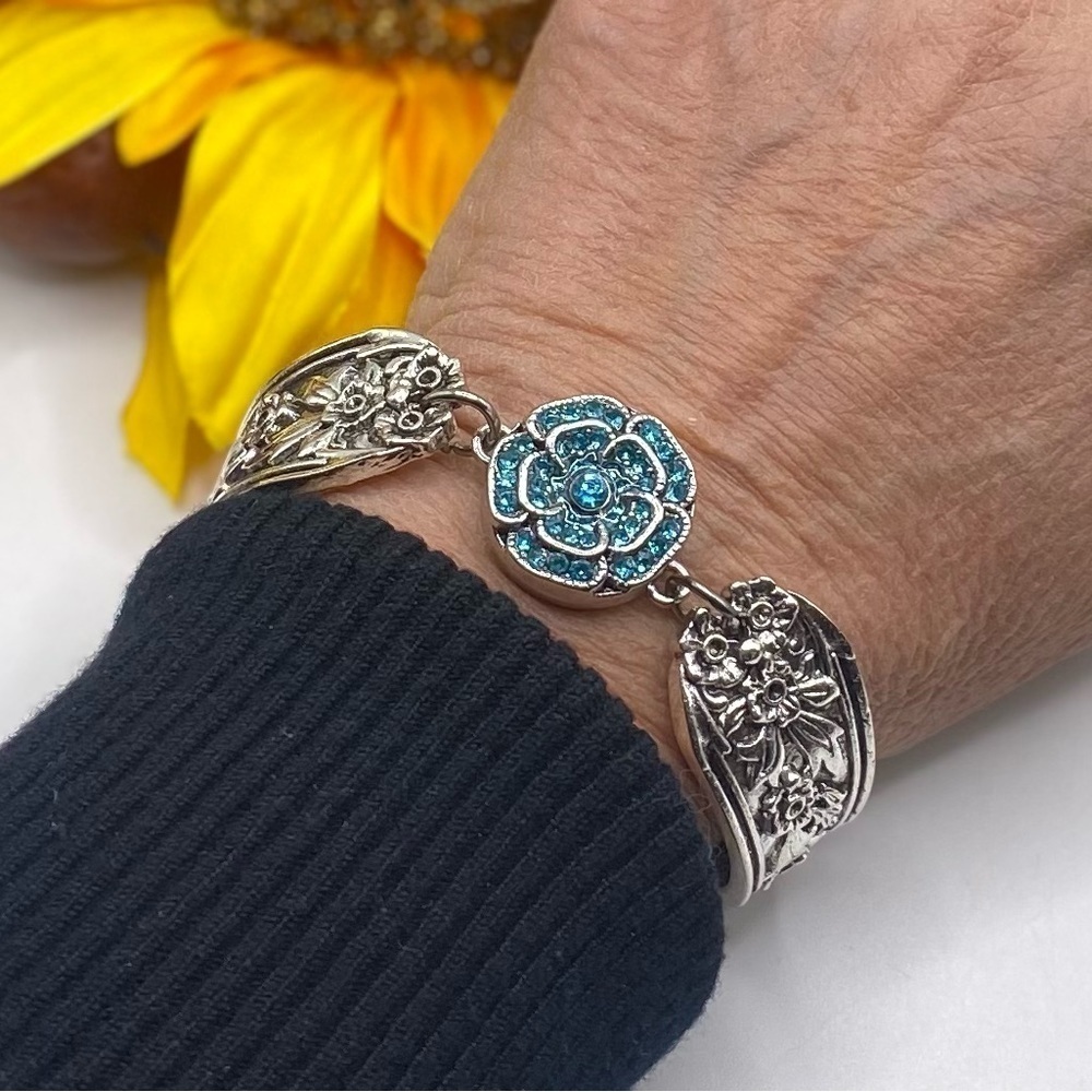 Snap Jewelry Bangle Bracelet w/ 18mm Pretty Aqua Blue Flower Ginger Snap! NWT